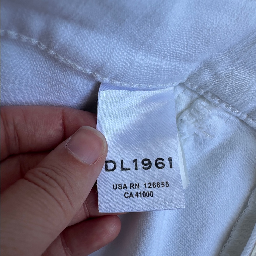 DL1961 Mid Rise Instasculpt Ankle Length Straight Leg White Jeans in Size 28 - Picture 14 of 15